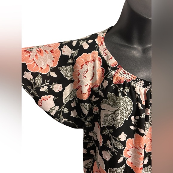 Loft floral blouse with flutter sleeve size medium - Picture 3 of 7